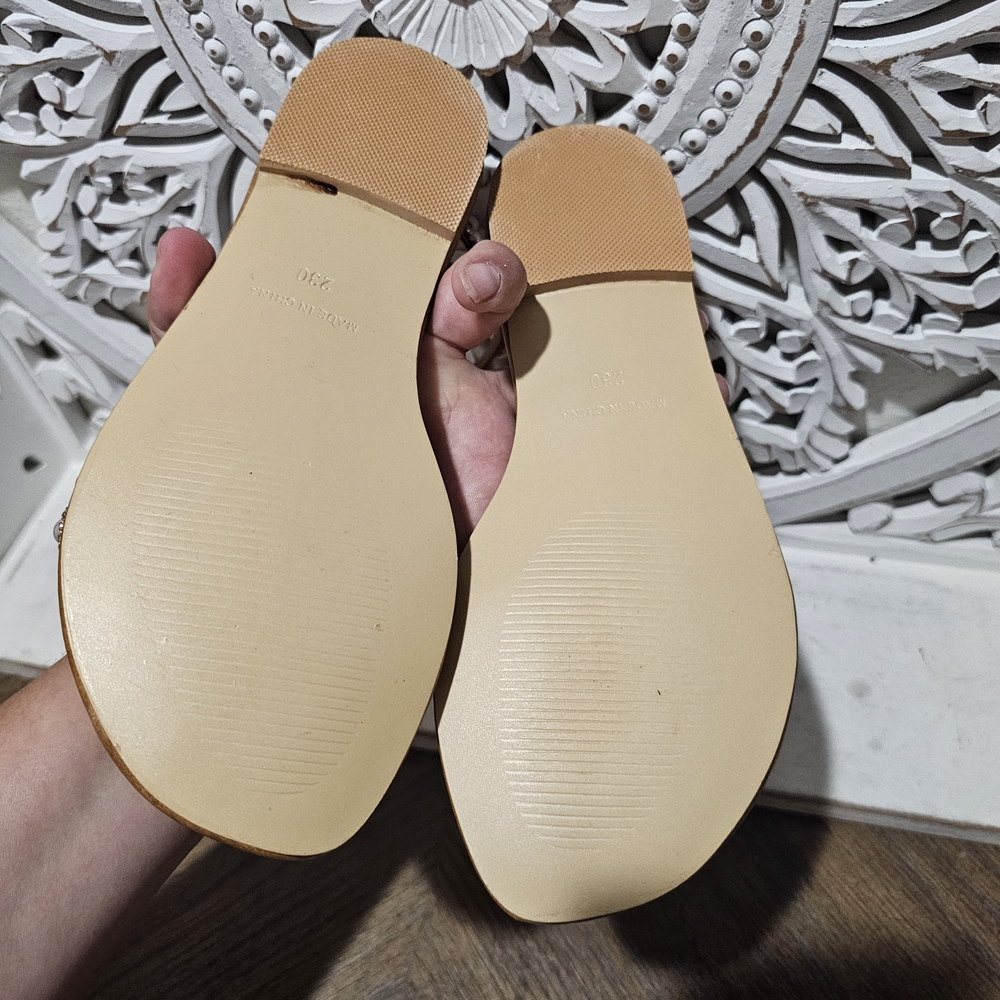 NEW Boutique Elegant Tan Sandals with Pearl Embellishments & Rhinestones Women 7 - Picture 7 of 7